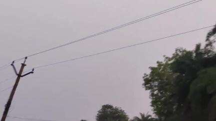 খয়রাশোল: বাবুইজোড়ে হেলে পড়েছে ১১ হাজার ভোল্টের বিদ্যুৎ খুঁটি, বড় দুর্ঘটনার আশঙ্কা #jansamasya