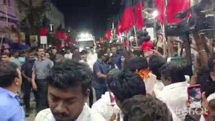 மதுரை தெற்கு: மதுரையின் முக்கிய சாலைகளில் 20 கிலோமீட்டர் தூரத்திற்கு ரோடு ஷோ செய்த முதல்வர் மு க ஸ்டாலின்
