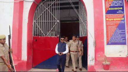 जौनपुर: डीएम और एसपी ने जिला जेल का किया औचक निरीक्षण