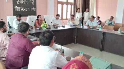 कासगंज: जिला पंचायत सभागार में जिला पंचायत की बैठक आयोजित, जर्जर भवनों को एक सप्ताह में हटाने का निर्णय लिया गया