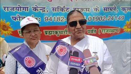 मनाली: तंबाकू निषेध दिवस पर प्रदर्शनी के माध्यम से युवाओं को नशे से दूर रहने की प्रेरणा दे रही किरन कुमारी