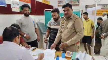 इटावा: काशीराम कॉलोनी के टीवी अस्पताल से वारंटी हिस्ट्रीशीटर अपराधी को सिविल लाइन पुलिस ने गिरफ्तार कर भेजा जेल