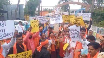 दरभंगा: उप महापौर के सोशल मीडिया पोस्ट से नाराज़ RSS व भाजपा कार्यकर्ताओं ने निगम परिसर में किया पुतला दहन