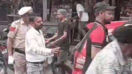 अम्बाला: अंबाला में दुकानों के बाहर रखा सामान जब्त, नगर निगम और पुलिस की कार्रवाई, अवैध पार्किंग वाहनों के चालान काटे