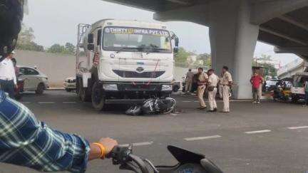 नगड़ी: रांची के डोरंडा में ट्रक ने स्कूटी को मारी टक्कर, स्कूटी सवार महिला घायल
