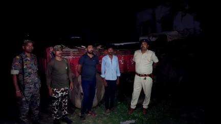 कुटुंबा: बालूगंज बाजार बैंक मोड़ से अवैध बालू लदे ट्रैक्टर के साथ चालक और मालिक को किया गिरफ्तार