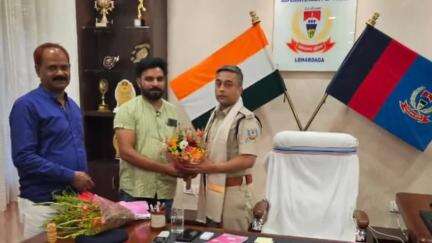 लोहरदगा: अल्पसंख्यक कांग्रेस कमेटी के जिलाध्यक्ष एवं अंजुमन के सदर ने नए एसपी से की शिष्टाचार भेंट