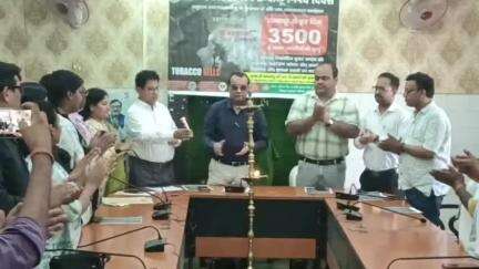 गिरिडीह: विश्व तम्बाकू निषेध दिवस पर सदर अस्पताल में सामूहिक शपथ एवं हस्ताक्षर अभियान चलाया गया