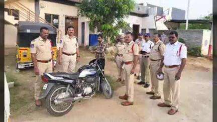 మహబూబ్ నగర్ అర్బన్: డబల్ బెడ్ రూమ్ ఇళ్లలో కార్డెన్ సెర్చ్ ద్వారా 23 ద్విచక్ర వాహనాలు, 3 ఆటోలను స్వాధీనం చేసుకున్న పోలీసులు