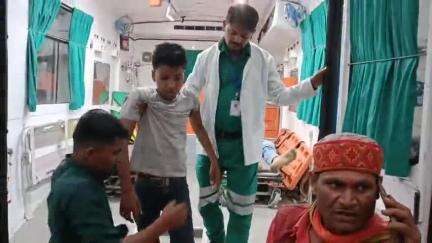 ग्राम ककरा के समीप NH-30 पर तेज़ रफ़्तार बोलेरो ने ट्रैक्टर-ट्रॉली में मारी टक्कर, दो लोग हुए घायल