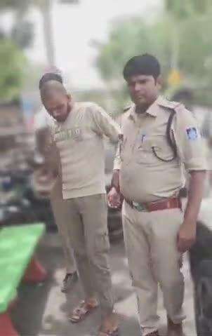ग्वालियर गिर्द: ₹10 की सिगरेट के लिए ग्वालियर में फ़ायरिंग करने वाला आरोपी राजस्थान से हुआ गिरफ़्तार, पुलिस ने निकाला जुलूस