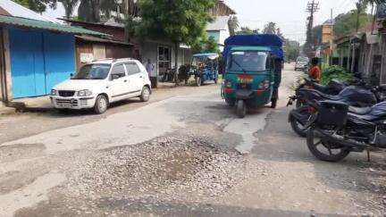 কুমারগ্রাম: কামাখ্যাগুড়ি বাজার চৌপথী থেকে তেঁতুলতলা চৌপথী পর্যন্ত প্রায় দুই কিমি রাস্তার বেহাল দশা #jansamasya