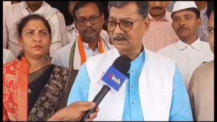 पलारी: नेता प्रतिपक्ष चरणदास महंत ने पूर्व विधायक शकुंतला साहू के गांव रसौटा में घर-घर सिंदूर बांटने को बताया गलत