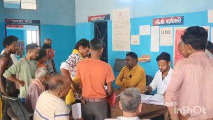 परसा: परसा थाना परिसर में सीआई की अध्यक्षता में लगाया गया साप्ताहिक जनता दरबार