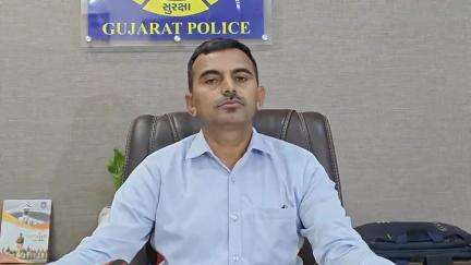 અમદાવાદ શહેર: નારોલમાંથી ઝડપાયેલી નકલી પોલીસ અંગે DCP SOG જયરાજસિંહ વાળાએ વિગતવાર જાણકારી આપી હતી
