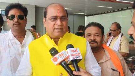 कानपुर: सांसद रमेश अवस्थी ने विधायक के साथ किया कानपुर मेट्रो में सफर, प्रधानमंत्री मोदी ने किया था मेट्रो का शुभारंभ