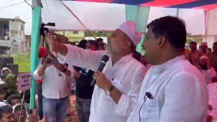 मोतिहारी: शहर के ईदगाह से हवाई अड्डा चौक तक राजद ने वक्फ संशोधन कानून 2025 के विरोध में आयोजित की विशाल रैली एवं जनसभा