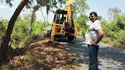 अरवल: वलीदाद नहर के पास मौत का कारण बने पेड़ को समाजसेवी ने हटवाया