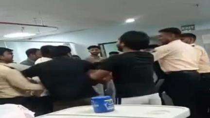 अम्बाला: मुलाना के निजी अस्पताल में महिला के कान से बाली उतारते हुए शख्स को लोगों ने पकड़ा और धुनाई की