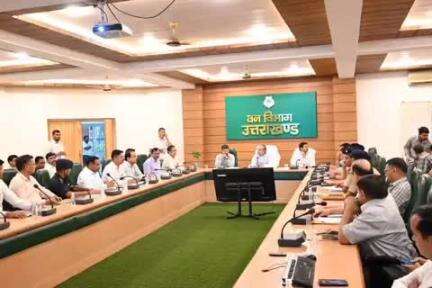 जसपुर: आपदा प्रबंधन दर्जा राज्य मंत्री ने देहरादून में आपदा विभाग के अधिकारियों के साथ की बैठक