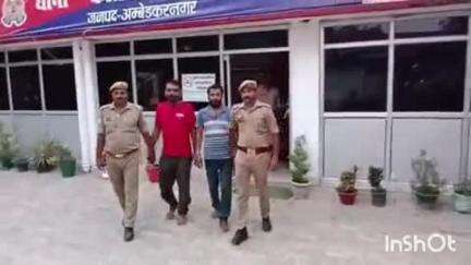 अकबरपुर: रंगदारी मांगने और जान से मारने की धमकी देने के मामले में पुलिस ने गौहन्ना बाईपास से 2 आरोपियों को किया गिरफ्तार