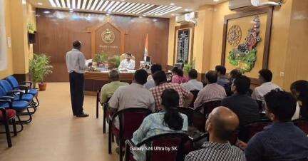 ଅନୁଗୋଳ: ଜିଲ୍ଲାପାଳଙ୍କ କାର୍ଯ୍ୟାଳୟ ପରିସରରେ କାମଧେନୁ ଯୋଜନାକୁ ନେଇ ବୈଠକ ଅନୁଷ୍ଠିତ