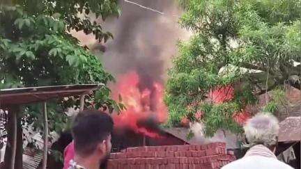 हसनगंज: रामपुर गांव में शॉर्ट सर्किट से भीषण आग, चार घर सहित लाखों की संपत्ति जलकर राख