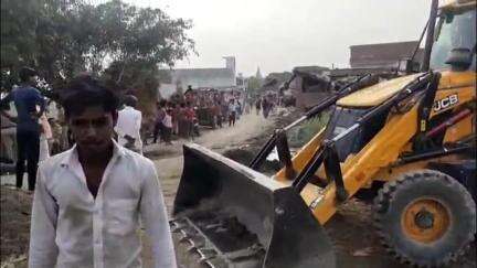 सहसवान: जरीफनगर थाना क्षेत्र में ग्राम समाज की पट्टे की जमीन को राजस्व विभाग ने कराया कब्जा मुक्त, चला बाबा का बुलडोजर