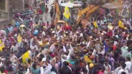 पताही: जनसुराज के संस्थापक प्रशांत किशोर ने रूपनी चौक स्थित एक स्कूल में जनसभा को संबोधित किया, कहा- बिहार में हो जनता का शासन