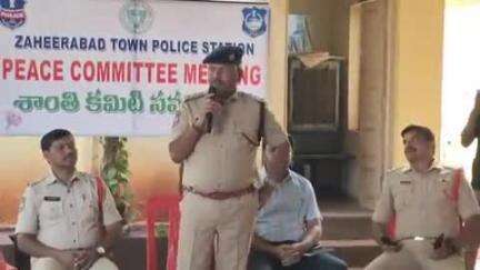 జహీరాబాద్: పండుగలను ప్రశాంత వాతావరణంలో జరుపుకోవాలి: డి.ఎస్.పి సైదా