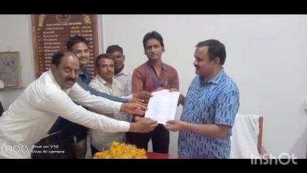 धार: धार में जनजाति कार्य विभाग के सहायक आयुक्त से मिला लघु वेतन कर्मचारी संगठन, सौंपा ज्ञापन
