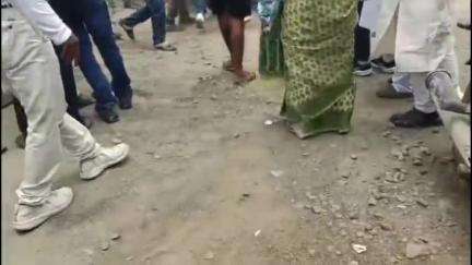 কালীগঞ্জ: হাটগাছা গ্রাম পঞ্চায়েত এলাকারয় তৃণমূলের প্রচার চলাকালীন দুই গোষ্ঠীর বিবাদে চরম উত্তেজনা মারামারি