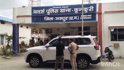कुनकुरी: कुनकुरी शहर में दिन दहाड़े व्यापारी के घर चोरी, पिकनिक मनाकर लौटे व्यापारी ने थाने में दी सूचना, पुलिस मौके पर पहुंची