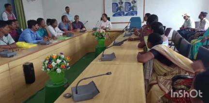 मसलिया: मसलिया प्रखंड कार्यालय में बीडीओ अजफर हसनैन ने जनवितरण प्रणाली दुकानदारों के साथ की बैठक