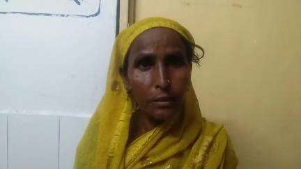 खबर औरैया से मंडी समिति के सामने बाइक का संतुलन बिगड़ा तीन लोग हुए घायल