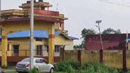 মাটিয়া: মাতৃ আৰু খুড়াক বিচাৰি গোৱালপাৰাৰ ডিটেনচন কেম্পত বৰপেটা আৰু ওদালগুৰীৰ দুই যুৱক,নিশা আৰক্ষীয়ে ঘৰৰপৰা উঠাই আনিছিল