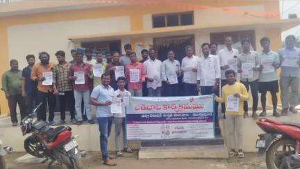 ఆందోల్: బడిబాట కార్యక్రమంలో భాగంగా ప్రైవేటు పాఠశాలలో తమ పిల్లలను చేర్పించబోమని తీర్మానించిన ముస్లాపూర్ గ్రామస్తులు