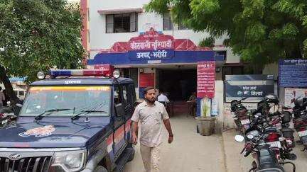 भदोही: सुरियावां के कुसौली कमरे में पंखे से लटका मिला युवक का शव, गांव में मची सनसनी