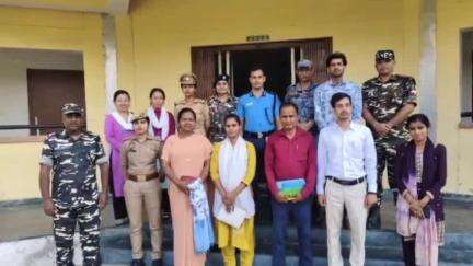 निचलौल: ठुठीबारी में मानव तस्करी रोकथाम के लिए सामाजिक संस्था और सुरक्षा एजेंसियों ने किया गोष्ठी का आयोजन