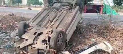 कोतमा: डोला मनेन्द्रगढ़ मार्ग पर कार दुर्घटनाग्रस्त