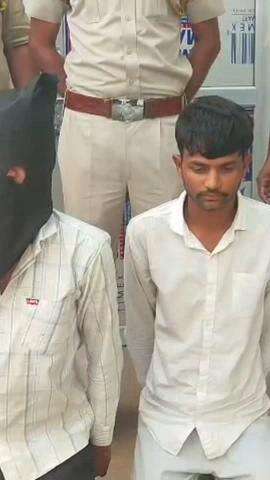 वैर: छौंकरवाडा में व्यापारी पर फायरिंग के मामले में दो गिरफ्तार, दो नाबालिग भी किए गए निरुद्ध, देशी कट्टा और बाइक बरामद