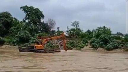 উদয়পুর: অতি বৃষ্টির ফলে গোমতী নদীতে জলস্তর বেড়ে গিয়েছে চিন্তিত হচ্ছেন কৃষক থেকে শুরু করে একাধিক গ্রাম
