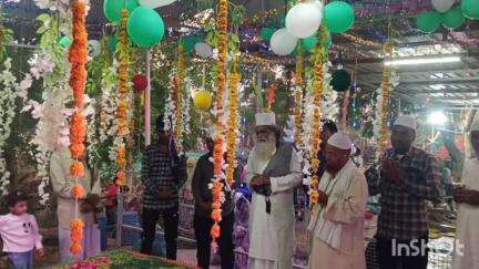 मनावर: बाकानेर में सूफी संतों की दरगाह पर उर्स मुबारक में उमड़ी देशभर के श्रद्धालुओं की भीड़