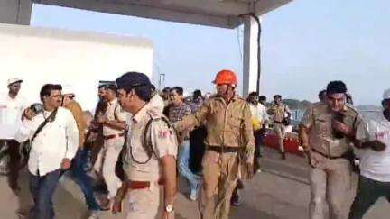 झालरापाटन: काली सिंध डैम झालावाड़ पर मॉकड्रिल के दौरान मधुमक्खियों ने किया हमला, भगदड़ मचने से दर्जनभर लोग हुए घायल