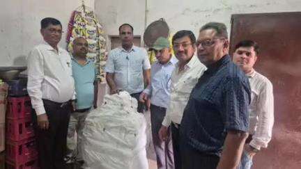 हरिद्वार: बदबूदार पानी बेचने की शिकायत पर खाद्य सुरक्षा विभाग की टीम ने इंडस्ट्रियल एरिया में की छापेमारी, सैंपल लेकर भेजे लैब