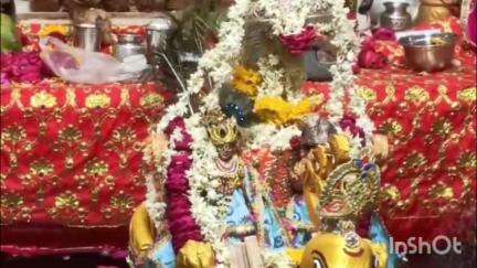 उज्जैन ग्रामीण: नई पेठ के प्राचीन गज लक्ष्मी मंदिर में गंगा दशहरा पर लक्ष्मी नारायण जी को नौका विहार करवाया गया