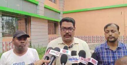 ଜୟପୁର: କେନ୍ଦ୍ରୀୟ ବିଦ୍ୟାଳୟରେ ନାମଲେଖା ନେଇ ସରକାରୀ ଉଚ୍ଚ ବିଦ୍ୟାଳୟ ନିକଟସ୍ଥ ନୂତନ ଭବନରେ ପ୍ରତିକ୍ରିୟା ରଖିଲେ ନୋଡାଲ ଅଧିକାରୀ