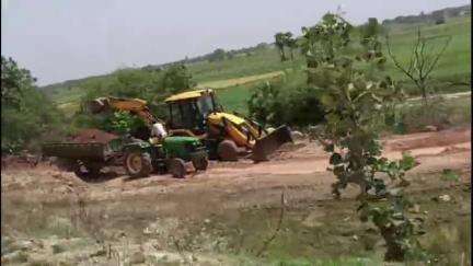సిరిసిల్ల: గోపాల్ రావు పల్లె లో జోరుగా అక్రమ మట్టి  దందా
