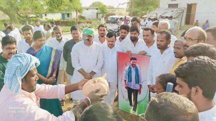 హత్నూర: ఎల్లమ్మ గూడెం గ్రామంలో ఇందిరమ్మ ఇండ్లకు శంకుస్థాపన చేసిన ఎమ్మెల్యే సునీత రెడ్డి, కాంగ్రెస్ నాయకులు