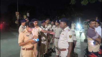 महराजगंज: महाराजगंज थाने की पुलिस ने राम लखन चौक पर चलाया विशेष वाहन जांच अभियान